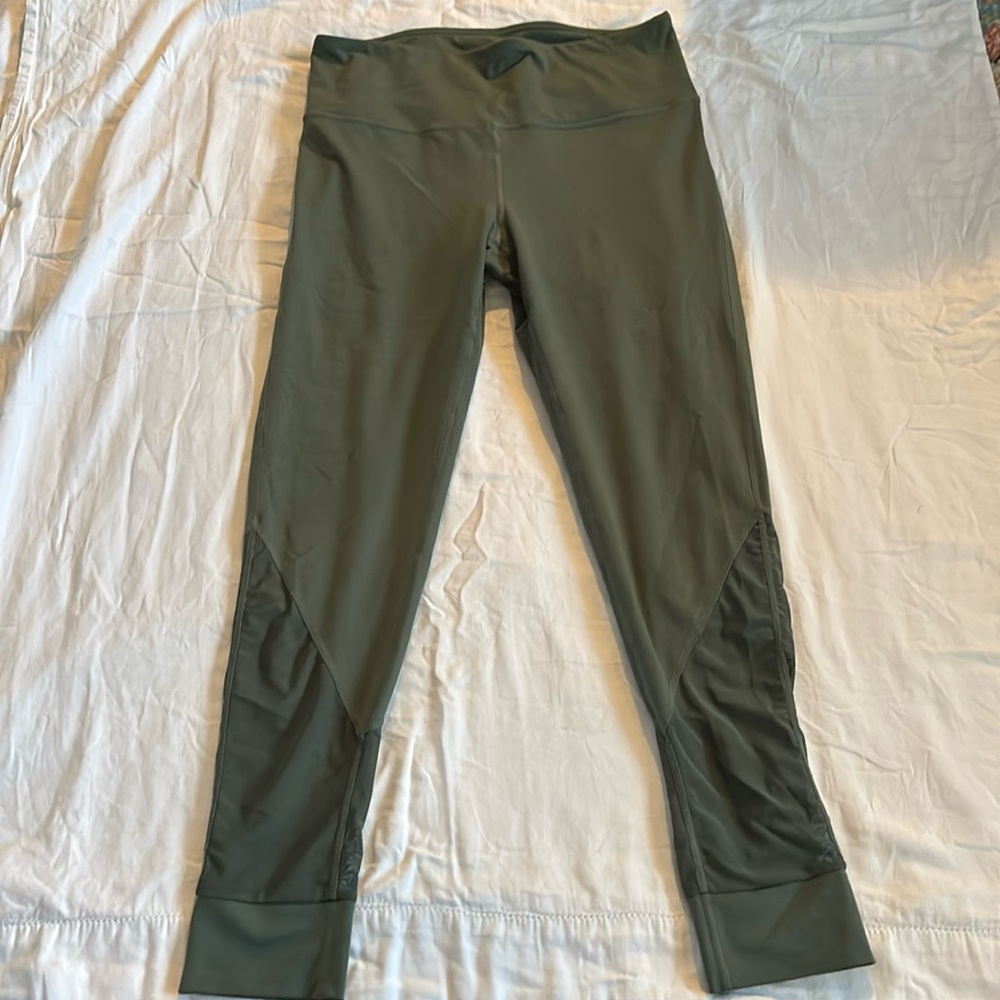 Athletic leggings